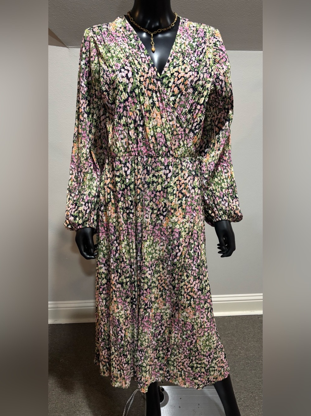 H&M Maternity wrap dress sz small balloon sleeves Beautiful
